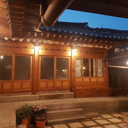 Bukchon Hyosunjae Guesthouse Seoul Bagian luar foto