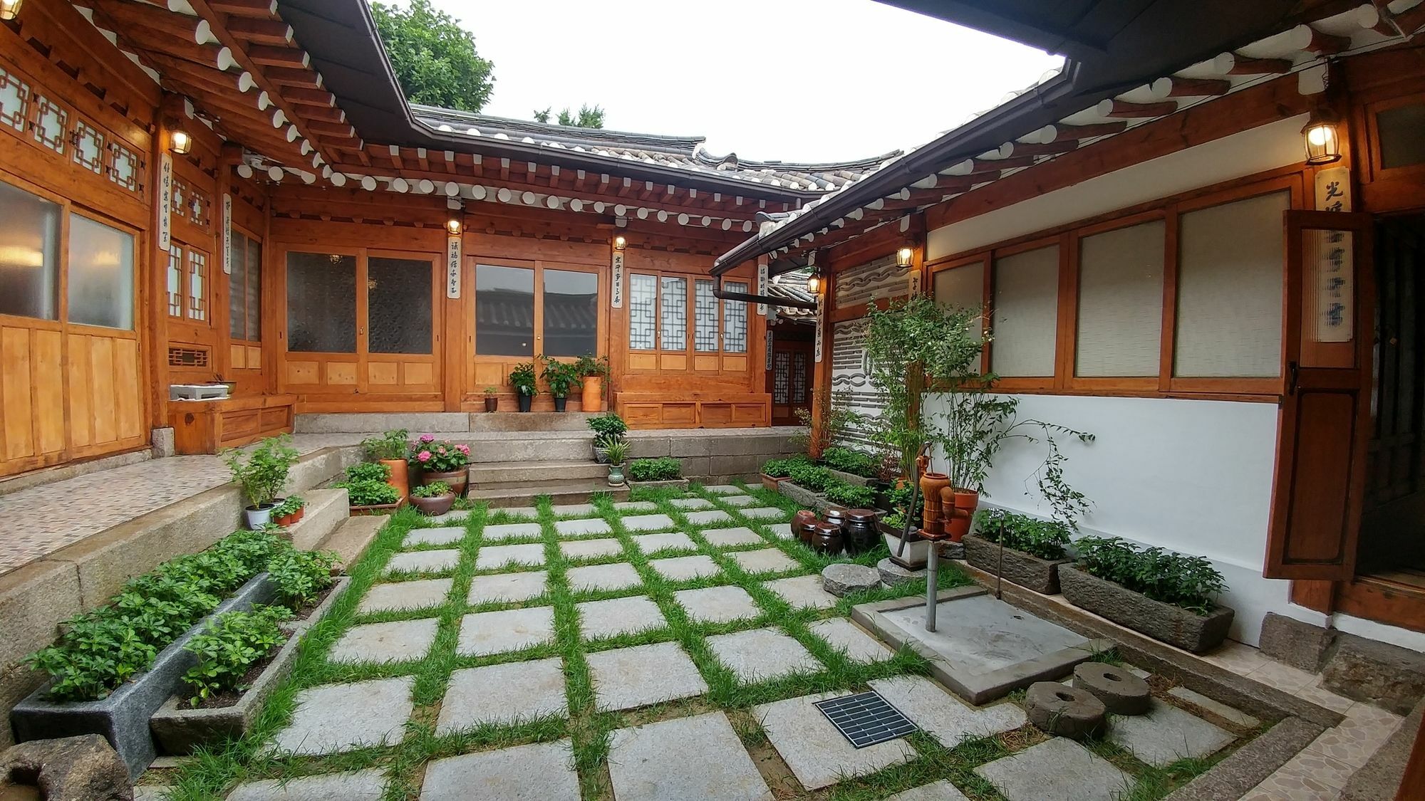 Bukchon Hyosunjae Guesthouse Seoul Bagian luar foto